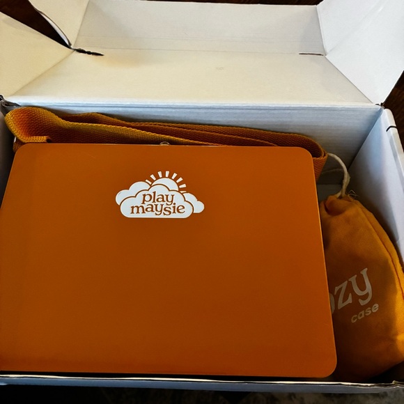 Play Maysie Home Case Dollhouse - Bedroom & Bathroom, Portable, Preowned - Picture 3 of 5